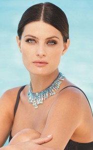 Hola-August-2017-Isabeli-Fontana-Hair-Makeup-Massimo-Serini-2.jpg