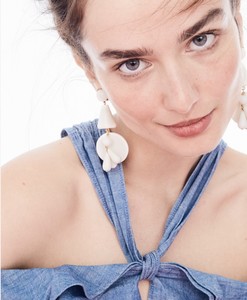 J-Crew-Statement-Earrings-Top-Lookbook02.thumb.jpg.e84c51c40a8fc120d876e7647eb84bcf.jpg