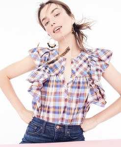 J-Crew-Statement-Earrings-Top-Lookbook04.thumb.jpg.7395a30b215196079a9ab5fe04da9756.jpg