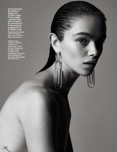 Jena-Goldsack-by-Nagi-Sakai-for-Vogue-Spain-October-2017-2-760x984.thumb.jpg.65d637987b04856b9b486d86c7574016.jpg