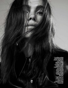 Jena-Goldsack-by-Nagi-Sakai-for-Vogue-Spain-October-2017-3-760x984.thumb.jpg.24c9cd651058c336dea371bcf99e32a3.jpg