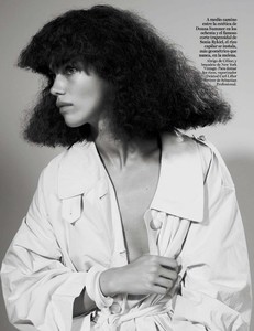 Jena-Goldsack-by-Nagi-Sakai-for-Vogue-Spain-October-2017-5-760x984.thumb.jpg.dee2566cda363c52dcf7151ae42394aa.jpg