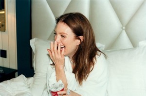 Julianne-Moore-by-Jonas-Unger-for-Telegraph-Magazine-2-September-2017-8-760x506.thumb.jpg.136ce4cbc8d3dc068bee7027ace32c32.jpg