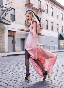 Kate-Bosworth-Harpers-Bazaar-Taiwan-Harper-Smith-2.thumb.jpg.75602de302a60852a55cb493f5c136f3.jpg