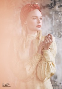 Kate-Bosworth-Harpers-Bazaar-Taiwan-Harper-Smith-5.thumb.jpg.f126295b8e12eaf6511fe3520e05b31e.jpg