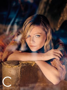 Kirsten-Dunst-C-Magazine-October-2017-Cover-Photoshoot05.thumb.jpg.02973051ee3bbcd47d1a4f58d1247a8a.jpg