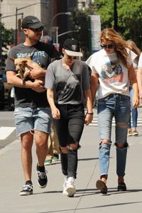 Kristen-Stewart-and-Stella-Maxwell--Hold-Hands-While-Taking-a-Walk-in-Manhattan-05.jpg