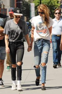 Kristen-Stewart-and-Stella-Maxwell--Hold-Hands-While-Taking-a-Walk-in-Manhattan-12.jpg