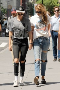 Kristen-Stewart-and-Stella-Maxwell--Hold-Hands-While-Taking-a-Walk-in-Manhattan-15.jpg