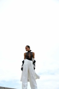 LOfficiel-Switzerland-Meri-Gulin-DeMarcus-Allen-10.thumb.jpg.53393bcd4fe3e56bef52962be9b4580c.jpg