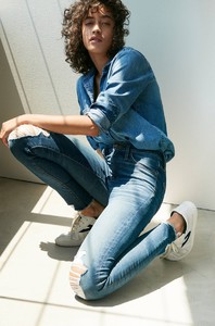 Madewell-Denim-Essentials-Fall-2017-Lookbook02.thumb.jpg.3b8ae0d4875edaa56c4f919706081a01.jpg