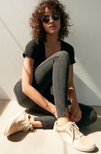 Madewell-Denim-Essentials-Fall-2017-Lookbook04.thumb.jpg.7e61f7acd599ed562d1735b71b31d930.jpg