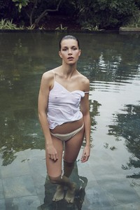 Marie-Claire-UK-Hanna-Sorheim-Olivia-Frolich-6.thumb.jpg.176464bd4b7385da6884d04d5739fa16.jpg