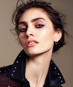 Marine-Deleeuw-Harpers-Bazaar-Latin-America-September-2017-Beauty-Editorial03.thumb.jpg.fc55b609d49aaee75a3e052c5cc6dbfb.jpg