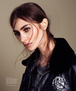 Marine-Deleeuw-Harpers-Bazaar-Latin-America-September-2017-Beauty-Editorial05.thumb.jpg.36217fed617272a6a79f224ddb633630.jpg