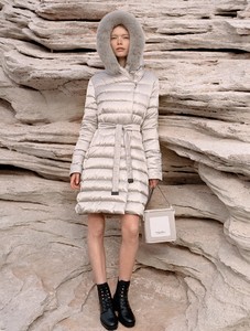 Max-Mara-Fall-Winter-2017-5.thumb.jpg.2673183085563873c308b36d5612aca8.jpg