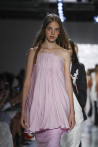 Noon-by-Noor-RTW-SS18-New-York-4515-1504820072-bigthumb.jpg