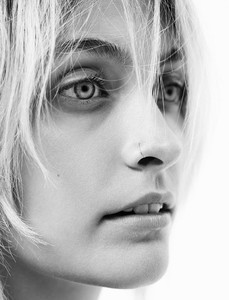 Paris-Jackson-i-D-Magazine-Fall-2017-Cover-Photoshoot02.jpg