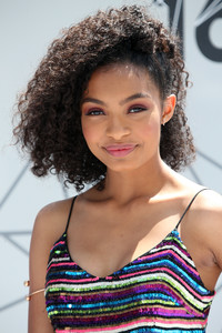 PicturePub_Yara_Shahidi_002.jpg