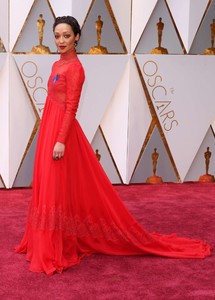 Ruth-Negga--2017-Academy-Awards--01.thumb.jpg.164a2acc8a91b99444e03975bb72caf2.jpg