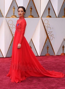 Ruth-Negga--2017-Academy-Awards--02.thumb.jpg.a2f4eb20febc06e13d8c6c9e1eab2360.jpg