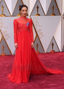 Ruth-Negga--2017-Academy-Awards--05.thumb.jpg.f741ad60b08784a041987263795e9876.jpg