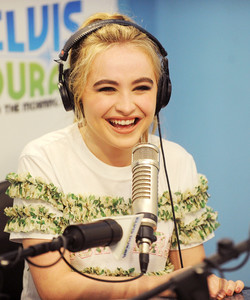 Sabrina_Carpenter-843329002.jpg
