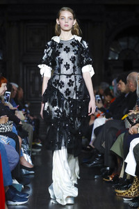 Simone-Rocha-RTW-SS18-London-3514-1505575324-bigthumb.jpg