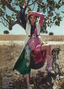 Telva-Magazine-October-2017-Gara-Arias-by-Jonathan-Segade-6.thumb.jpg.316ca278c6f3add958e9f496fe6ed951.jpg