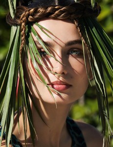 Vogue-Paris-June-July-2016-Beauty-Andreea-Diaconu-by-Hans-Feurer-05.thumb.jpg.fa1b3c2108ed584ae16a74d740cf1c12.jpg