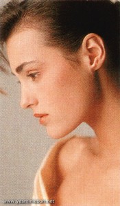 Vogue_UKMarch1988c.thumb.jpg.9c4bdd7f07125a9eac887707503c6fcb.jpg