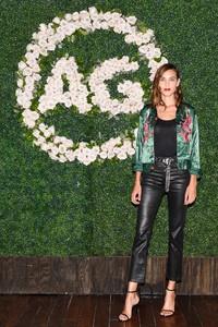 alexa-chung-90-s-young-hollywood-in-los-angeles-08-28-2017-12.jpg