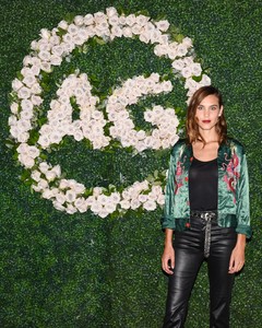 alexa-chung-90-s-young-hollywood-in-los-angeles-08-28-2017-2.jpg