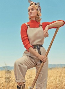 amber-valletta-by-carter-smith-for-instyle-us-october-2017-229e683fdafeead80f5b52e03483ad0b3_thumb.thumb.jpg.d07c0a5d9e5848ad07c1c486bcb46e78.jpg