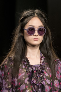 anna-sui-clp-rs18-3057.thumb.jpg.d98bf42e6baf9e82b79992b9dfd76e26.jpg