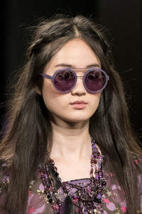 anna-sui-clp-rs18-3058.thumb.jpg.e3e84e963f27a26716b35ac4a94a2325.jpg