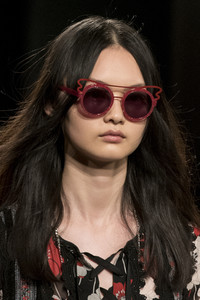 anna-sui-clp-rs18-3193.thumb.jpg.7d106d2f128ab37369827c1a5ccd3995.jpg