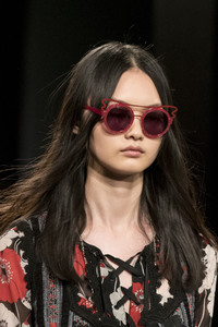 anna-sui-clp-rs18-3194.thumb.jpg.0437ac1f689f7746496e058a593324c9.jpg