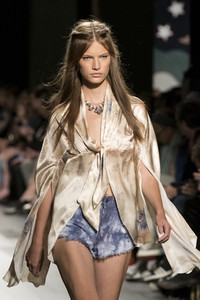 anna-sui-clp-rs18-3703.thumb.jpg.4112f75f143f8a051271a311bbae0036.jpg