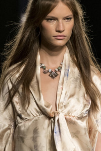 anna-sui-clp-rs18-3710.thumb.jpg.0d7a611683fcdfd85ff90fc8846903b2.jpg