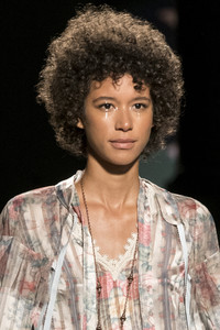 anna-sui-clp-rs18-3771.thumb.jpg.d8fbe8df48e960754112739787f68be1.jpg