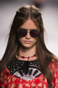 anna-sui-clpi-rs18-0216.thumb.jpg.63beab1722a6fe7455d9816fe1df596f.jpg