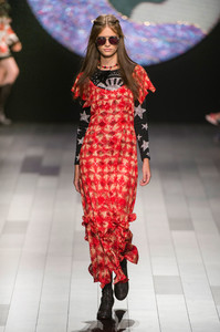 anna-sui-rs18-0208.thumb.jpg.6d4da15e501d0f81354c3e00fca9f377.jpg