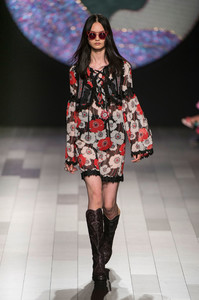 anna-sui-rs18-0218.thumb.jpg.c4e3426d431616279d66711c78756d21.jpg