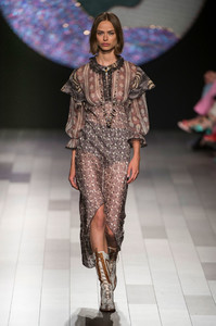 anna-sui-rs18-0366.thumb.jpg.1211f855b378f8046ac05c1e8e1086cd.jpg