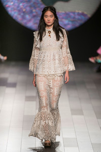 anna-sui-rs18-0377.thumb.jpg.d8660dd26b692c4df818d3f76bb20e9c.jpg