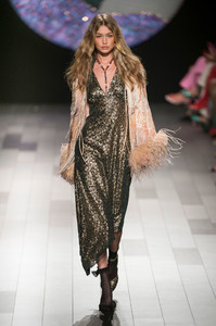 anna-sui-rs18-0601.thumb.jpg.b0535847c95426ca949ead65d499d3fd.jpg