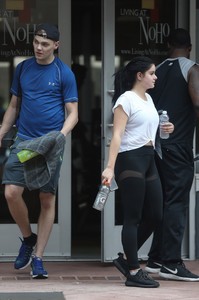 ariel-winter-going-to-the-gym-in-la-91417-12.jpg