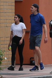 ariel-winter-going-to-the-gym-in-la-91417-6.jpg