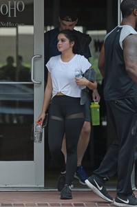 ariel-winter-going-to-the-gym-in-la-91417-8.jpg